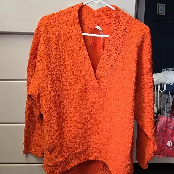 Lululemon Rippled V-Neck Pullover - Picture 3 of 5